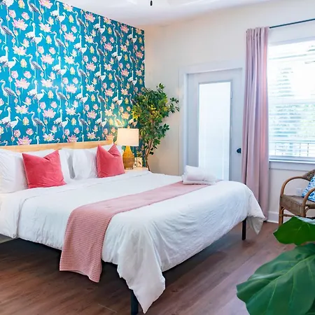 The Lotus Suite Newly Built Upscale Central